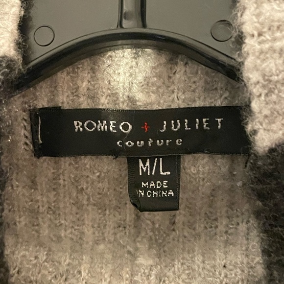 Romeo & Juliet Couture Charcoal & light gray cape 13in sleeve hole size M/L - Picture 6 of 8